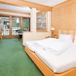 Riders In Hotel 3*