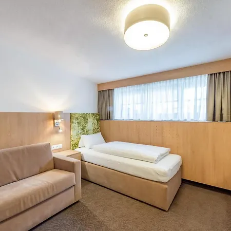 Riders In Hotel 3*