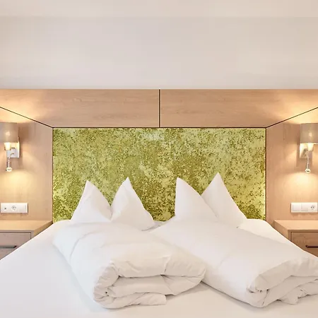 Riders In Hotel 3*